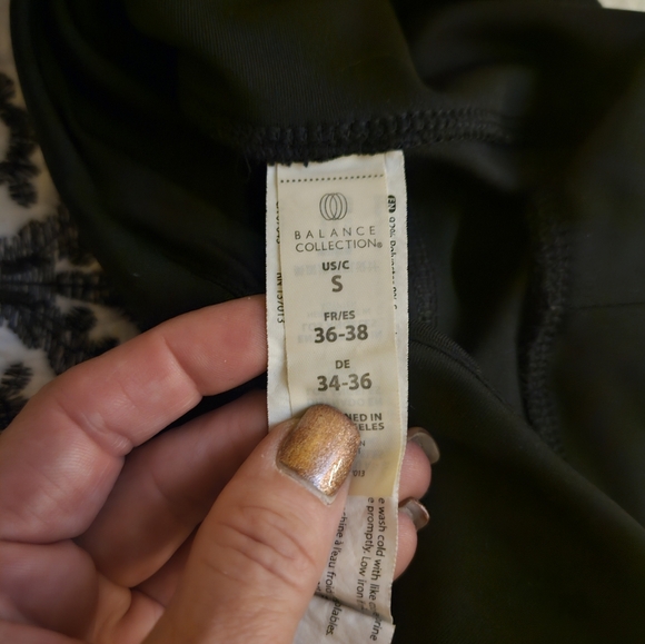 Balance small black leggings w pockets - Picture 8 of 10